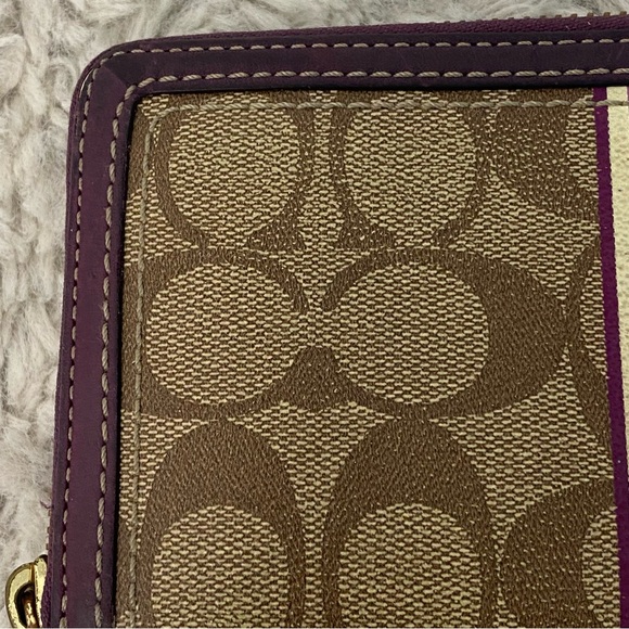 Coach Wallet - Picture 4 of 15